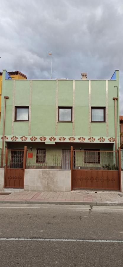 Apartamentos Turisticos Las 3 Golondrinas Penafiel Ngoại thất bức ảnh
