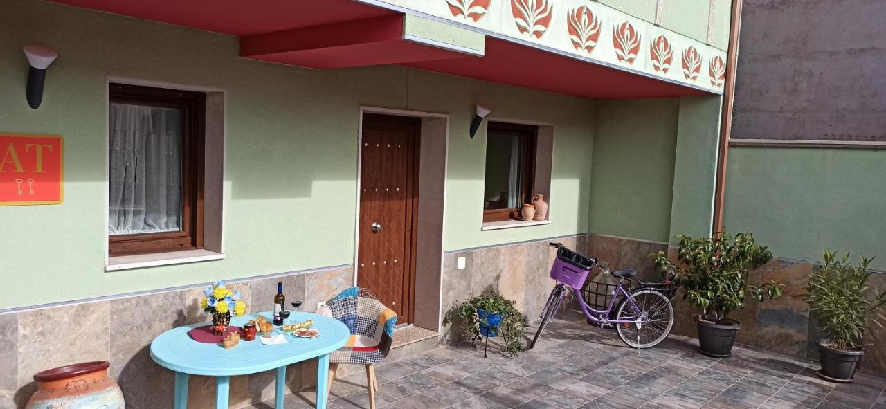 Apartamentos Turisticos Las 3 Golondrinas Penafiel Ngoại thất bức ảnh
