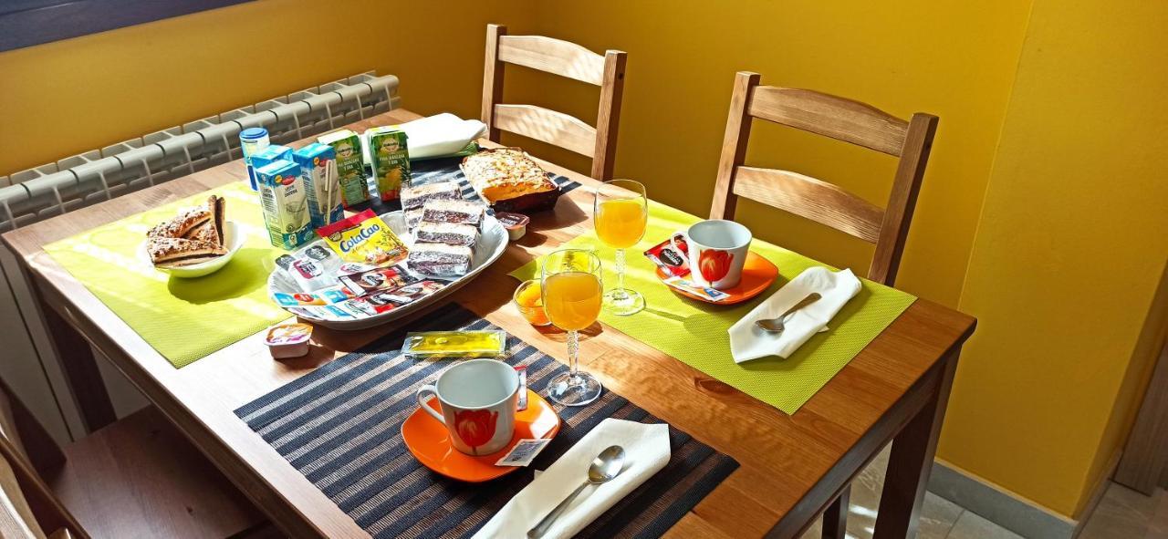 Apartamentos Turisticos Las 3 Golondrinas Penafiel Ngoại thất bức ảnh